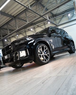 Minulý týden jsme předali tuhle krásnou X5 M60i, dostala ochranný transparentní PPF polep a to nejlepší co jsme ji mohli...